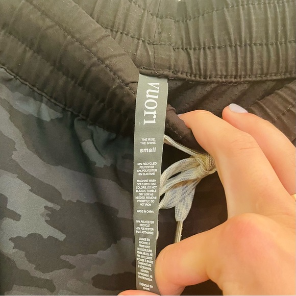Vuori Women’s Clementine Short in Black Camo Size: Small - Picture 10 of 10
